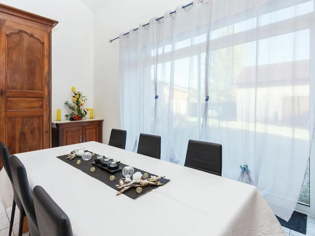 Comfortable Holiday Home With Terrace Cazals