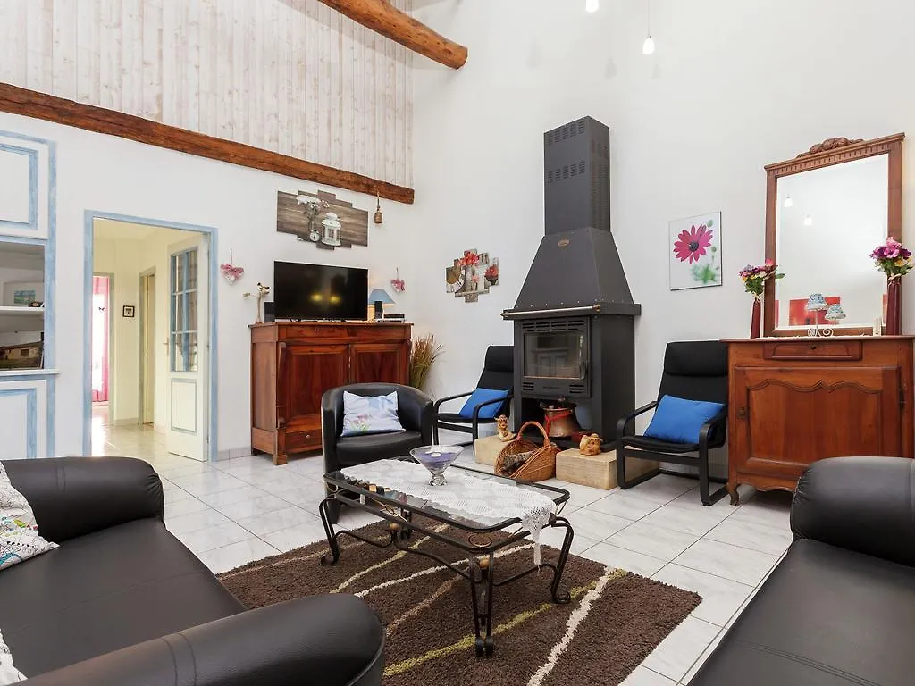 Comfortable Holiday Home With Terrace Cazals