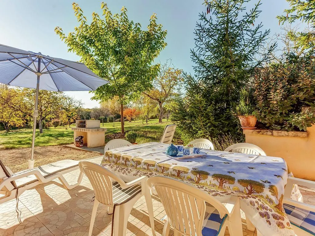 Comfortable Holiday Home With Terrace Cazals