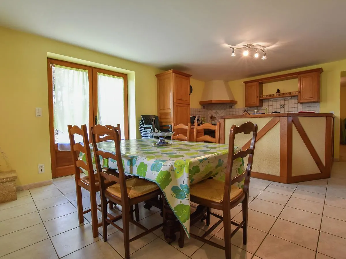 Comfortable Holiday Home With Terrace Cazals