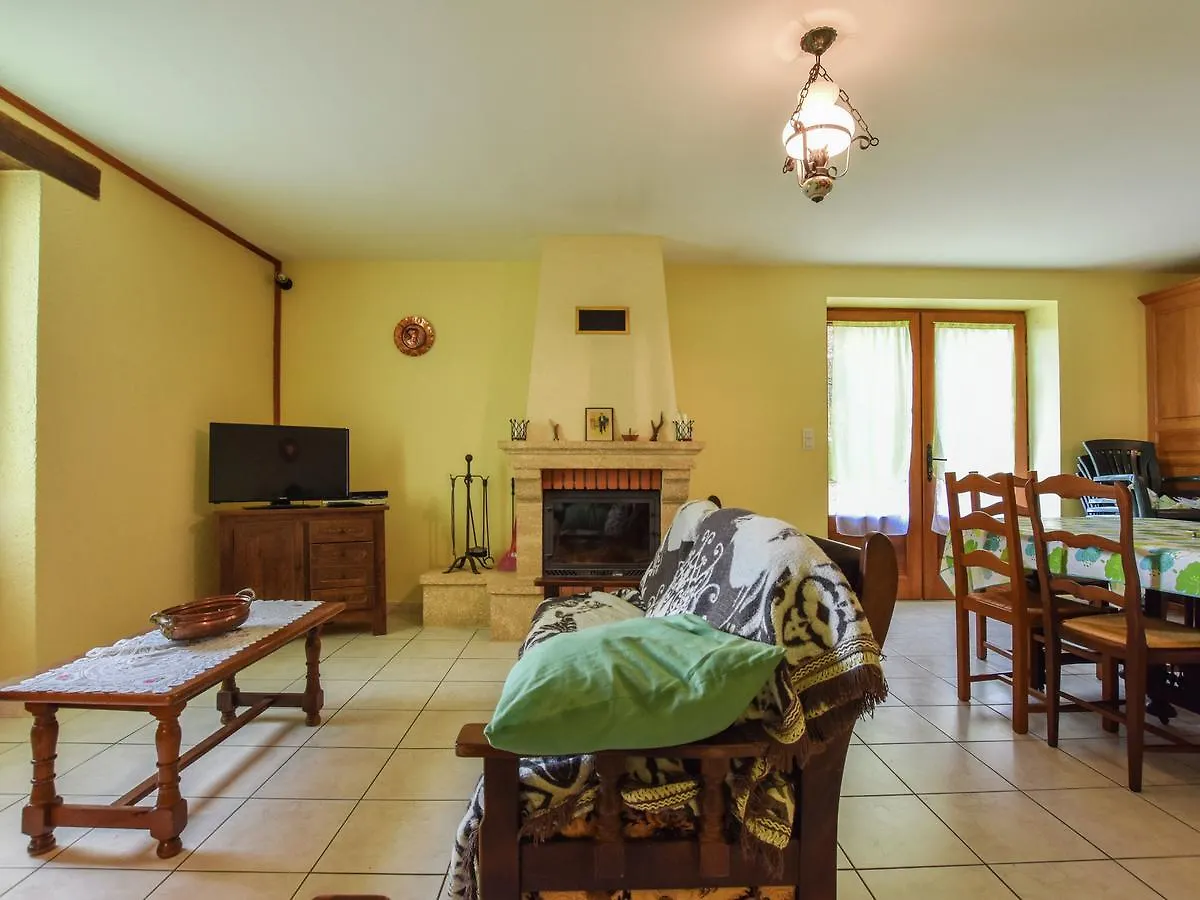 Comfortable Holiday Home With Terrace Cazals