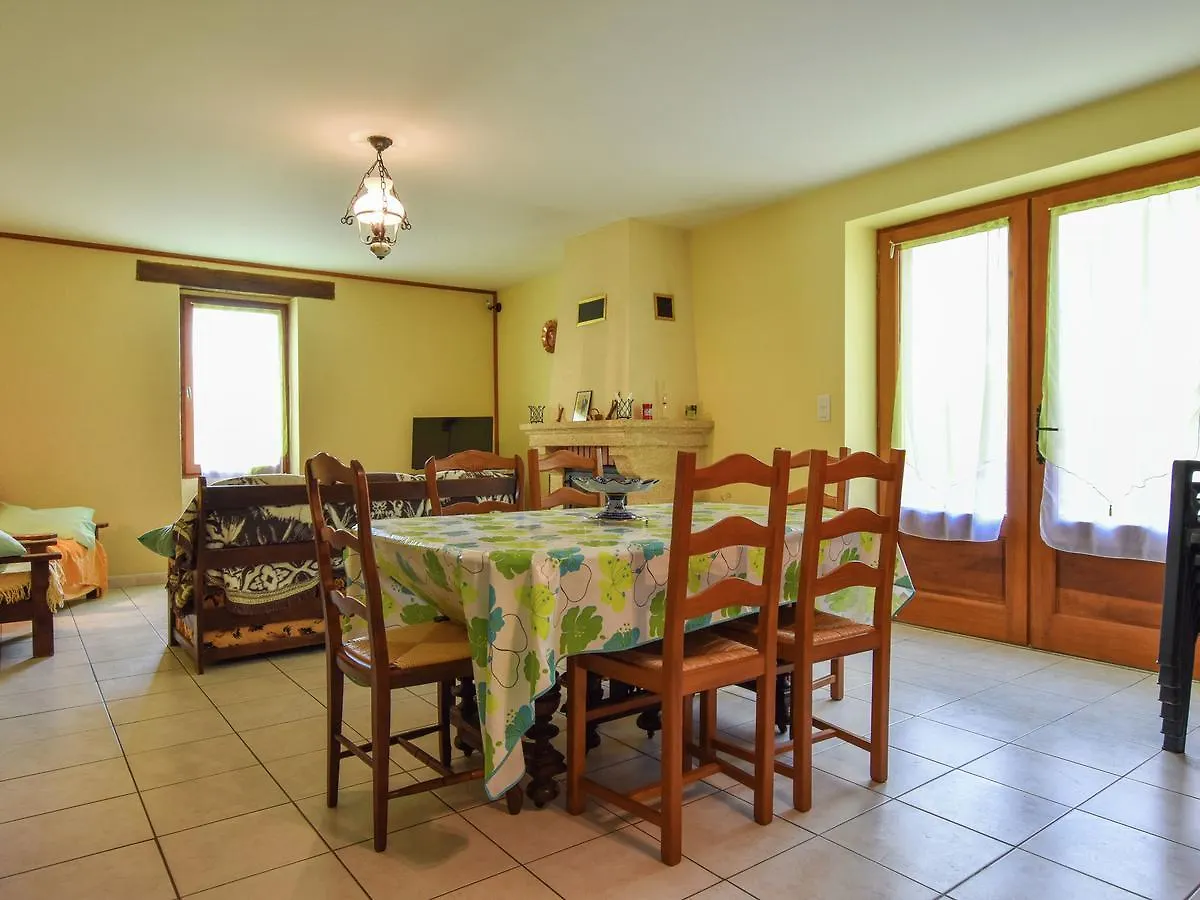Comfortable Holiday Home With Terrace Cazals  France
