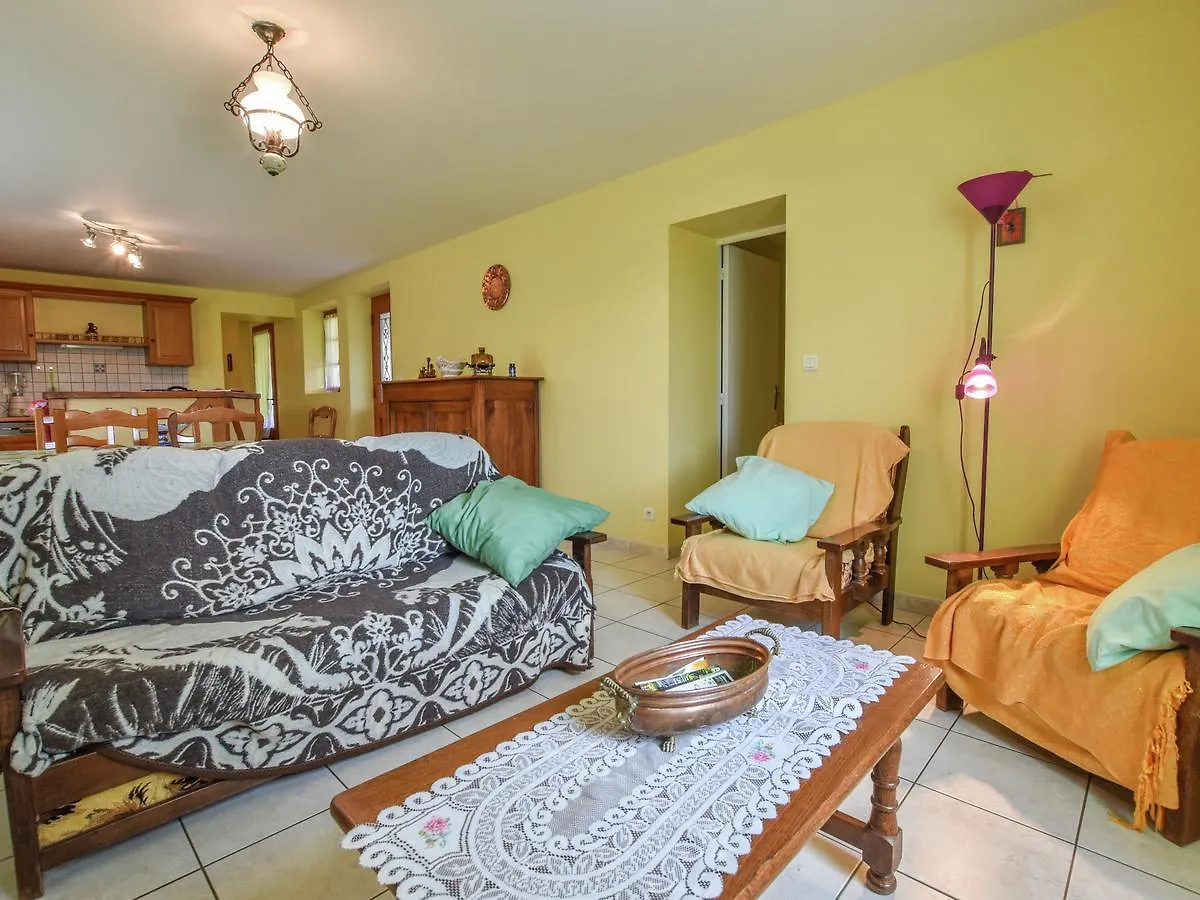 Comfortable Holiday Home With Terrace Cazals
