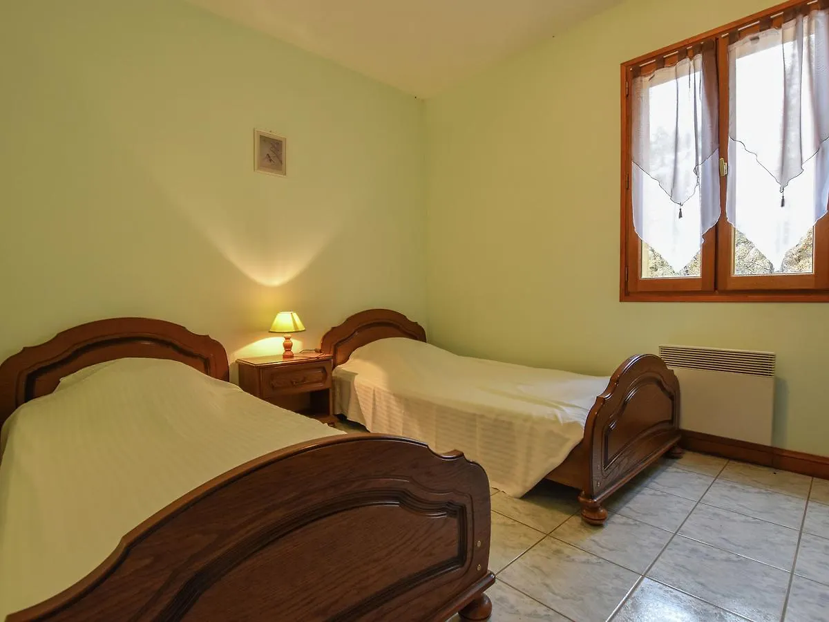 Comfortable Holiday Home With Terrace Cazals