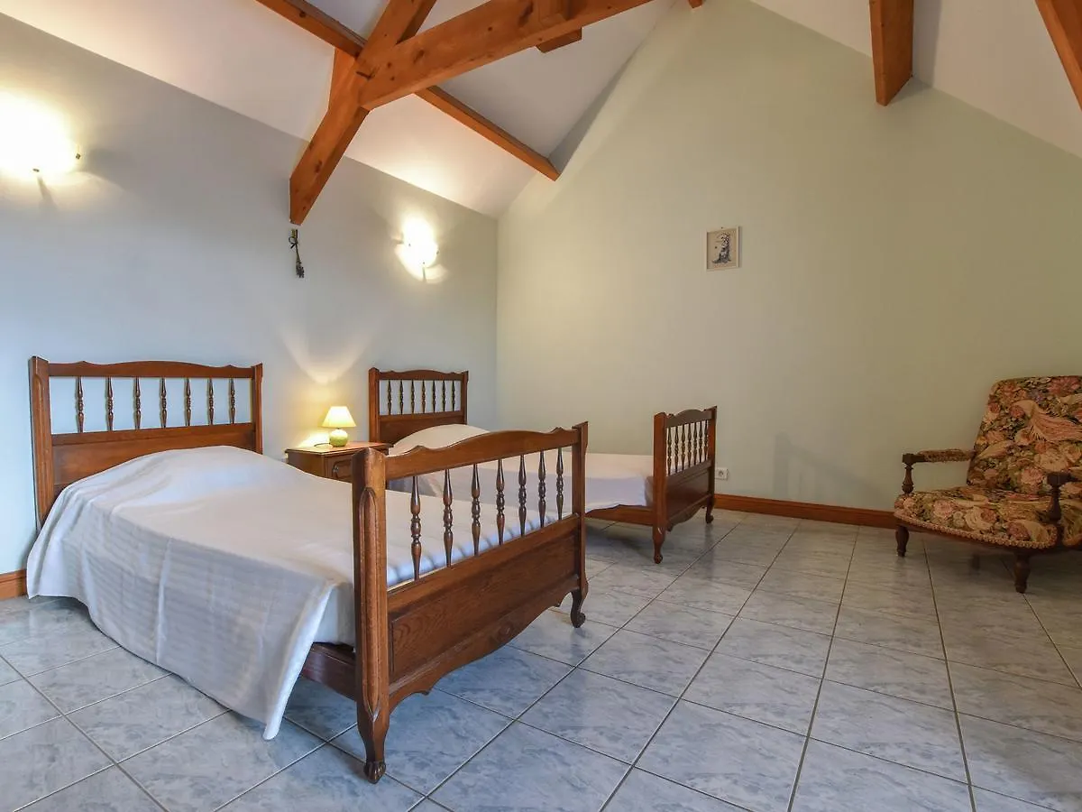 Comfortable Holiday Home With Terrace Cazals  France