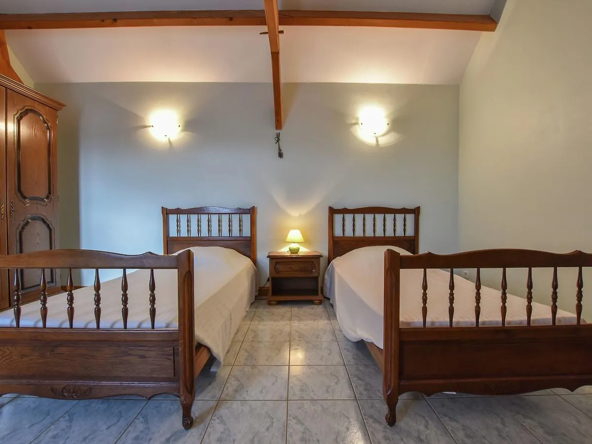 Comfortable Holiday Home With Terrace Cazals