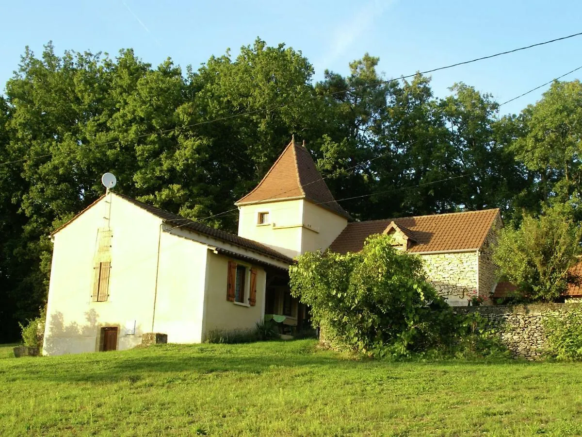 Comfortable Holiday Home With Terrace Cazals  France